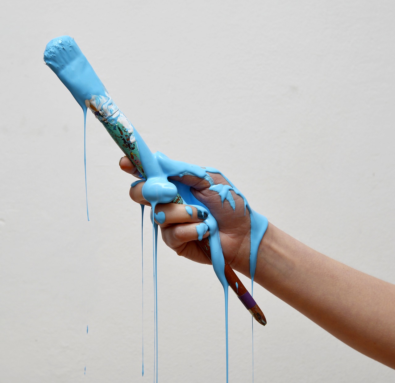 Jak pomalować ściany w domu, żeby same w sobie były ozdobą…?